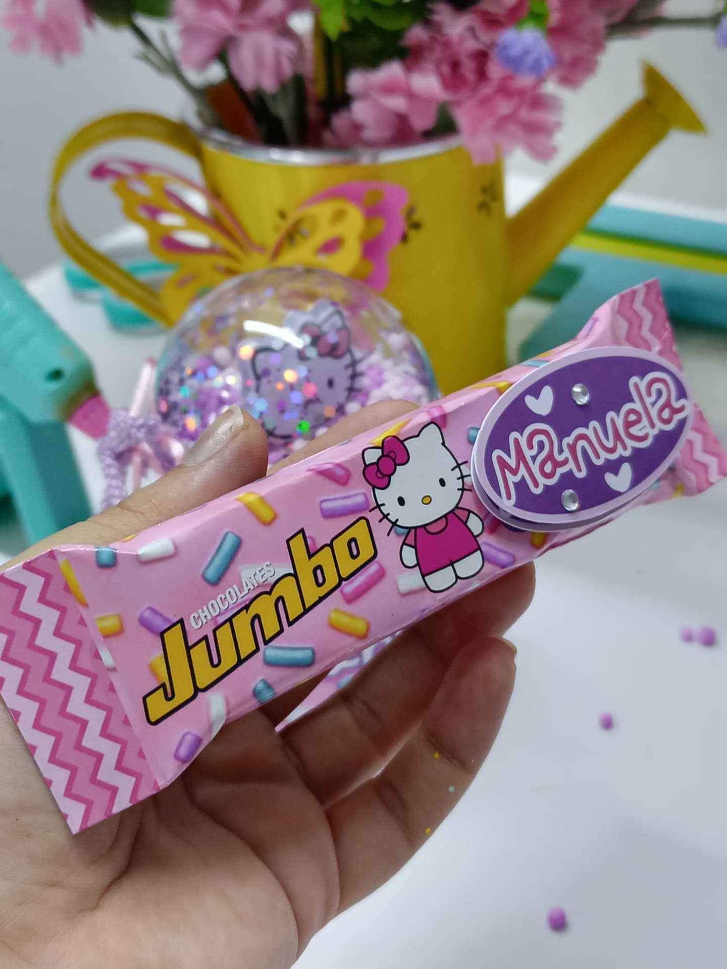 Papelería a mano y tijera